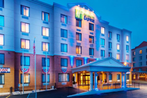 Гостиница Holiday Inn Express Staten Island West, an IHG Hotel  Стейт Айслэнд